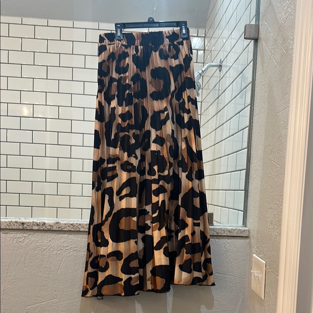 Leopard Print Pleated Skirt